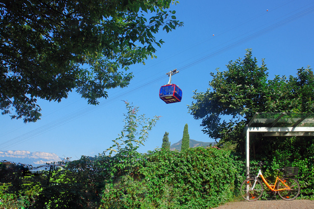 Seilbahn-Blick aus dem Garten