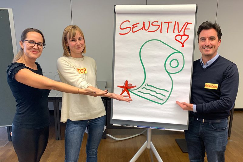 Rhetoriktraining-Uebung-Praesentation-Klorolle-kuschelweich-Xc1139c