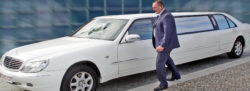 Geld Luxus Auto Stretchlimousine Leibwächter Small is beautiful