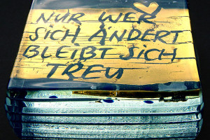 Jahresgruppe Veränderung Glasschrift: Nur wer sich verändert bleibt sich treu 5275n