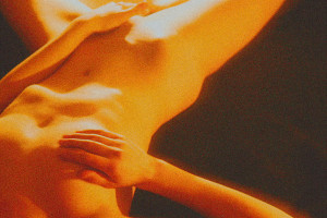 Sexualität Erotik Tabu Frau Bett nackt sexy Selbstbefriedigung / Foto: TELOS - dia385n