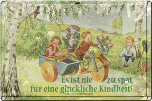 Blechschild glückliche Kindheit Kinder Holzmotorrad / Foto + Collage: TELOS - 11896