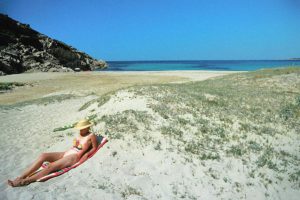 Sommer Meer Strand Sonnenbad Frau sexy Badeanzug / Foto: TELOS - dia3708d