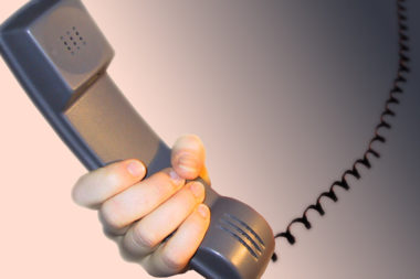 Telefonhörer Hand / Foto: TELOS - 03618bG