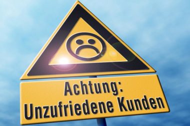 Verkehrsschild Warnschild unzufriedene Kunden / Grafik: TELOS - 0202