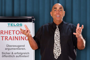 Referenten Dr. Elmar Teutsch Flipchart Rhetoriktraining / Foto: TELOS - E9000d