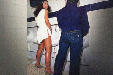 Toilette Pissoir Frau Minikleid sexy Mann / Fotobearbeitung: TELOS - 09634hcrkl