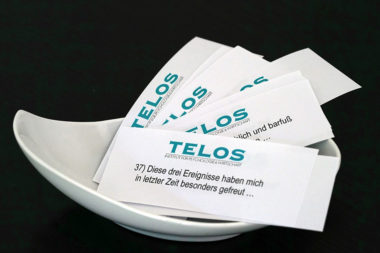 Glückskinder und Glücksmomente Schale Kärtchen positive Gedanken / Foto: TELOS - F0363b