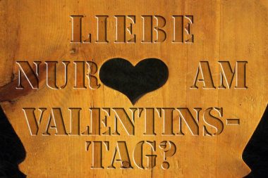 Stuhllehne Herz Liebe nur am Valentinstag / Foto + Grafik: TELOS - 03814vb
