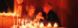 Reiche leben länger Abendessen Paar Kerzen Wein Glaser romantisch Liebe Alter