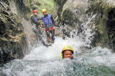 Outdoor Canyoning Wasser springen / Foto: TELOS - 06261tbG