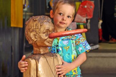 Pinocchio lange Nase Lügen Kind Junge Assisi / Foto: TELOS - 08139h